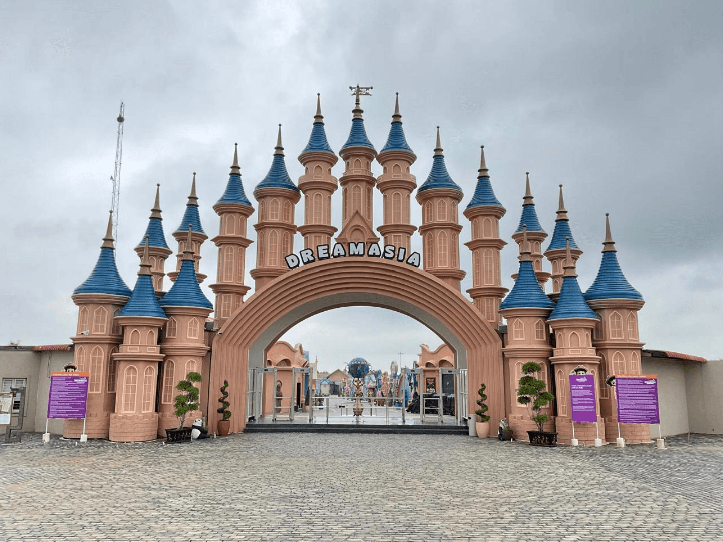 Dreamasia Facade